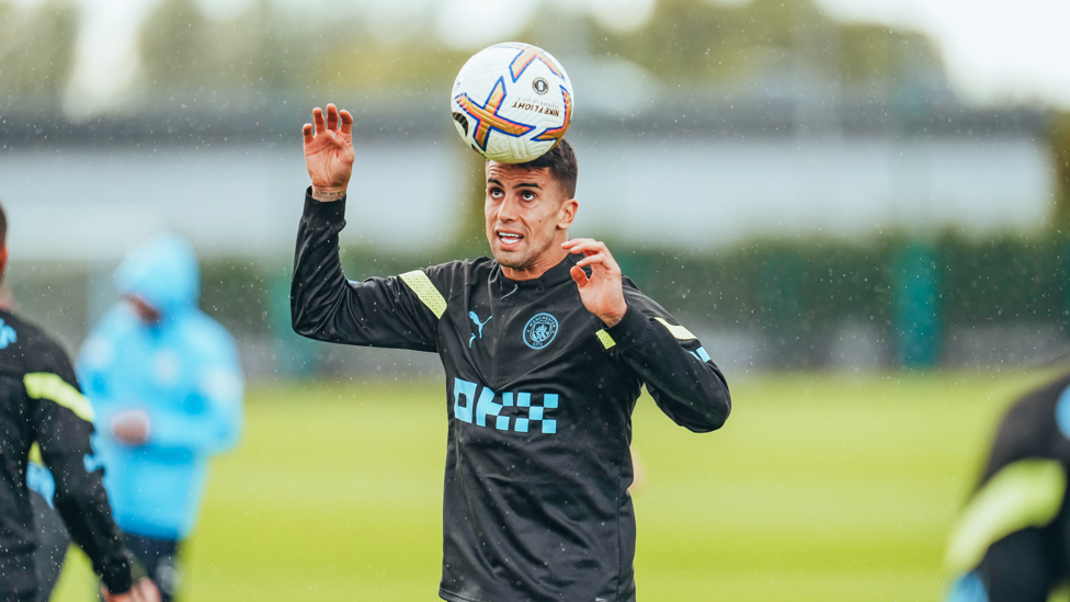Joao Cancelo displays his skills and tricks repertoire 