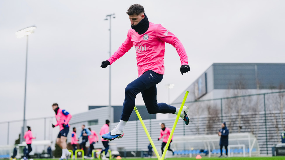 DEFENCE  : Ruben Dias is next through!