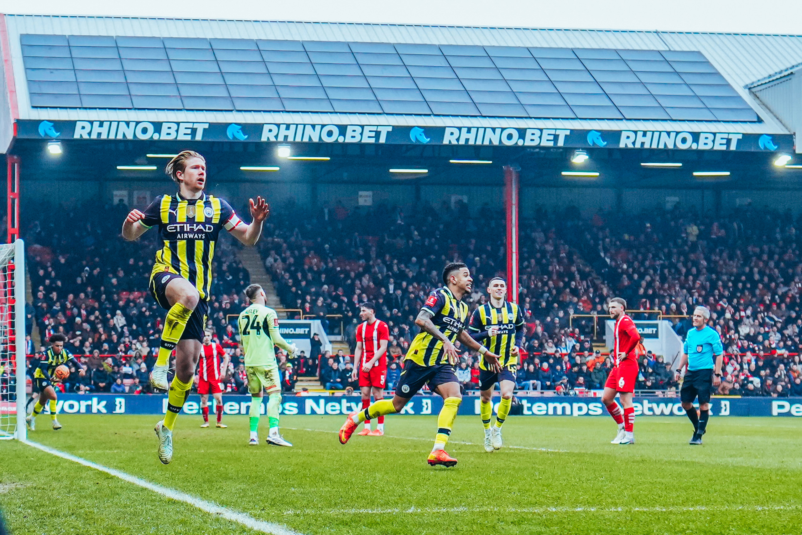 City vira e avança às oitavas da Copa da Inglaterra