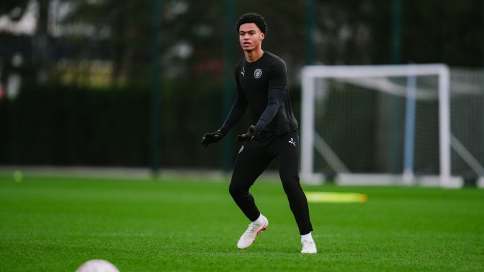 DEFENDER DRAKE : Leke Drake asks for the ball.