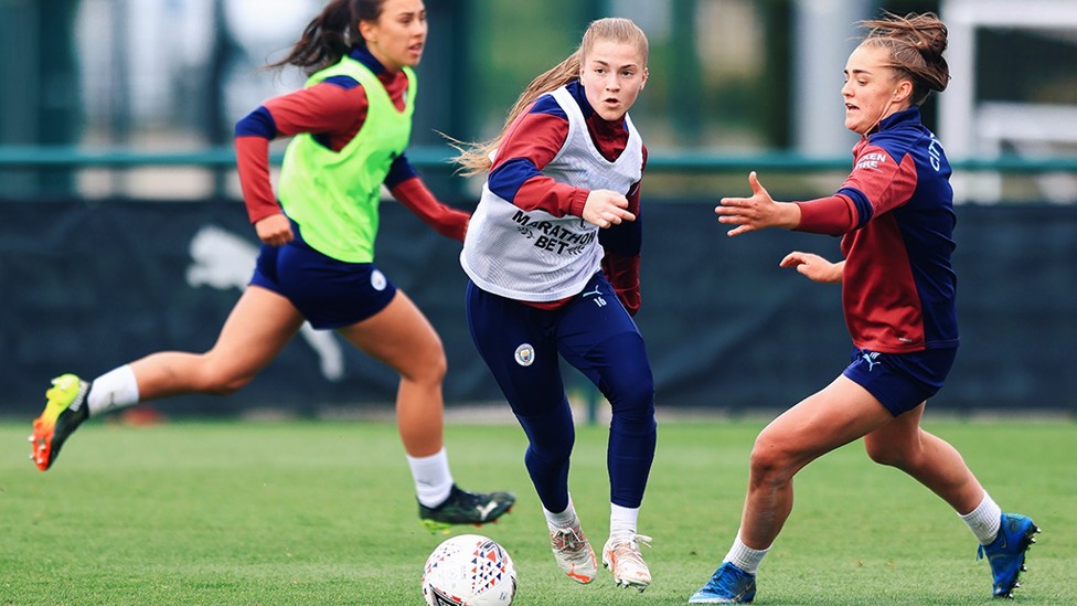 CATCH ME IF YOU CAN : Park escapes with the ball.