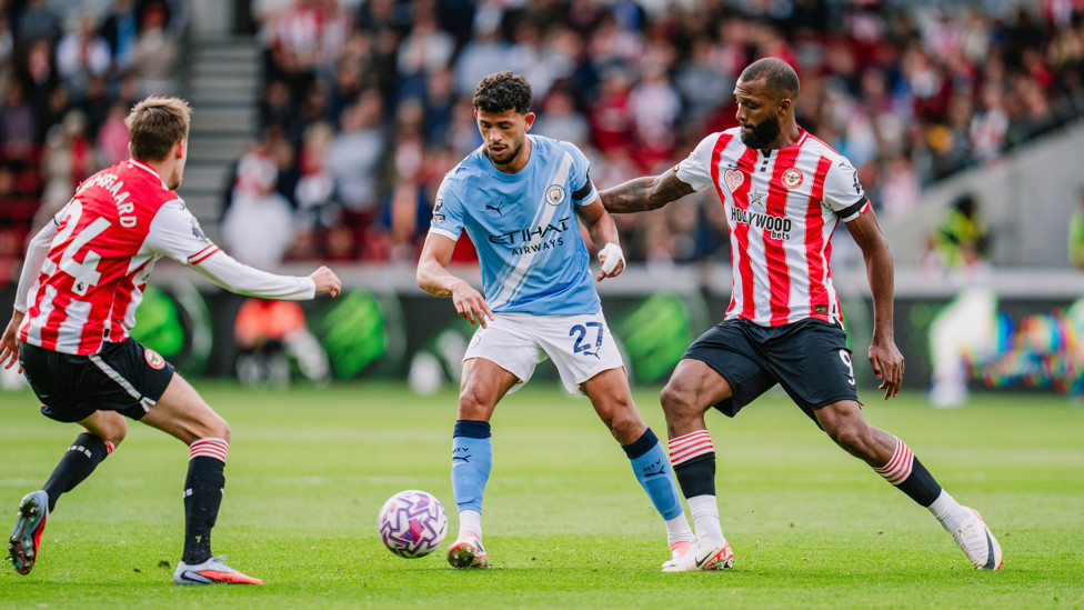 NIFTY NUNES : Keeps the ball well under pressure.