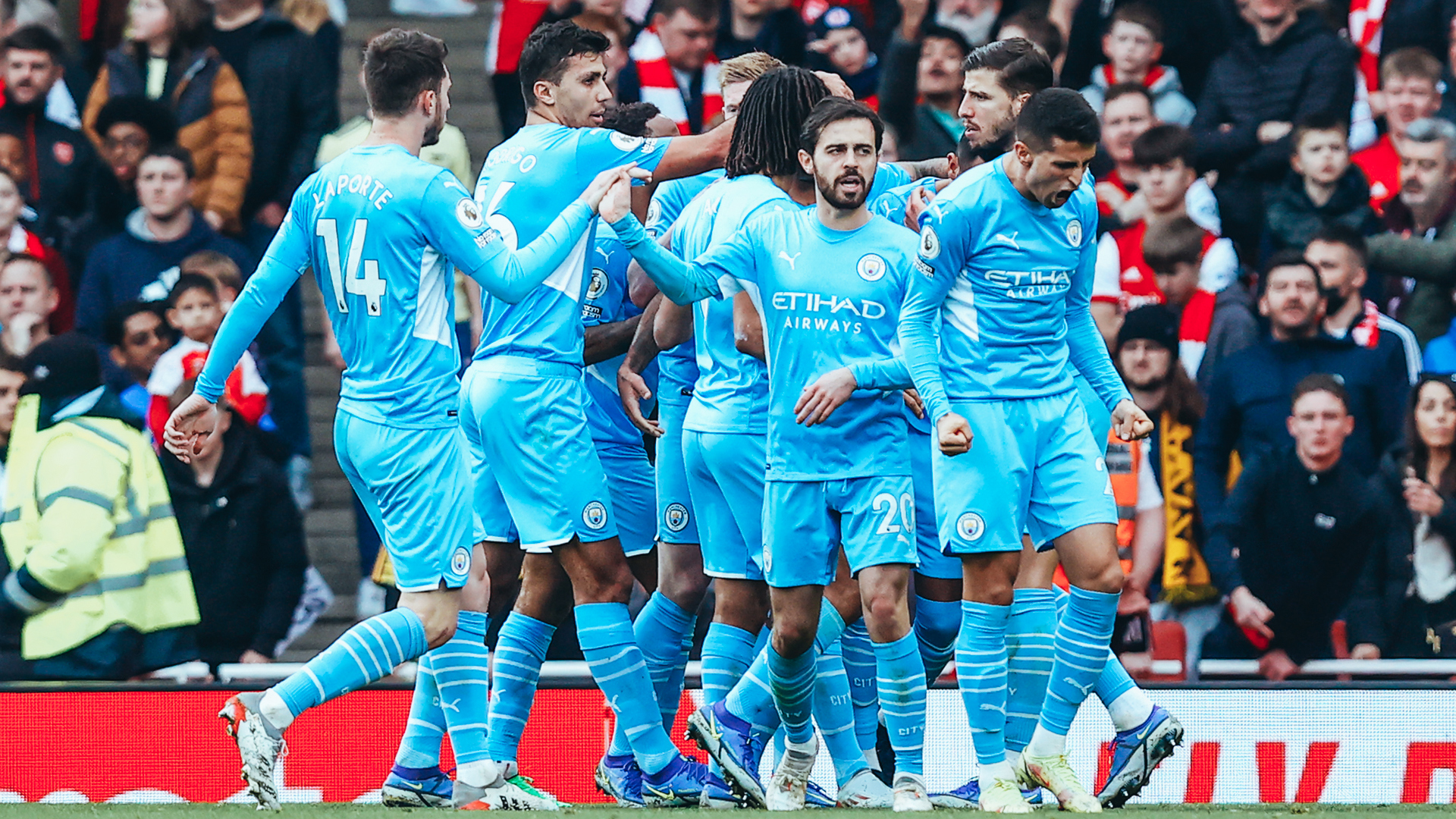 
                        Late Rodrigo goal wins lively Arsenal clash
                