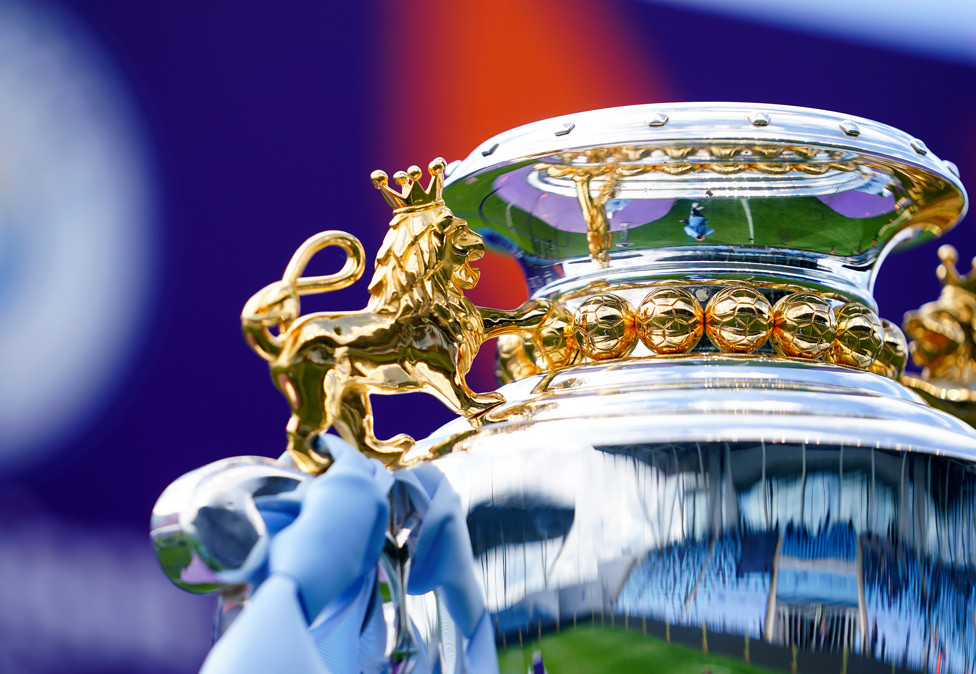 STUNNING : A close-up of the trophy!
