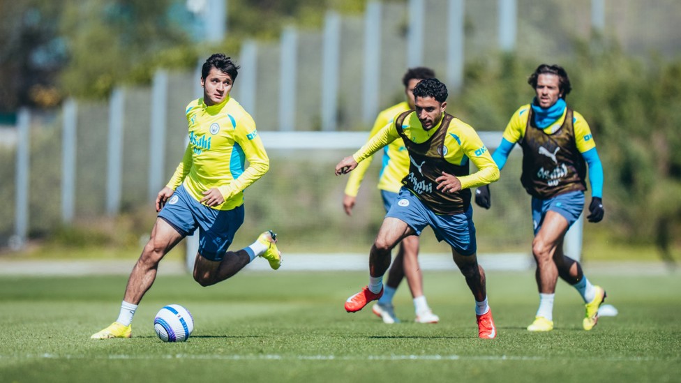 HEAD DOWN : Omar Marmoush on the attack