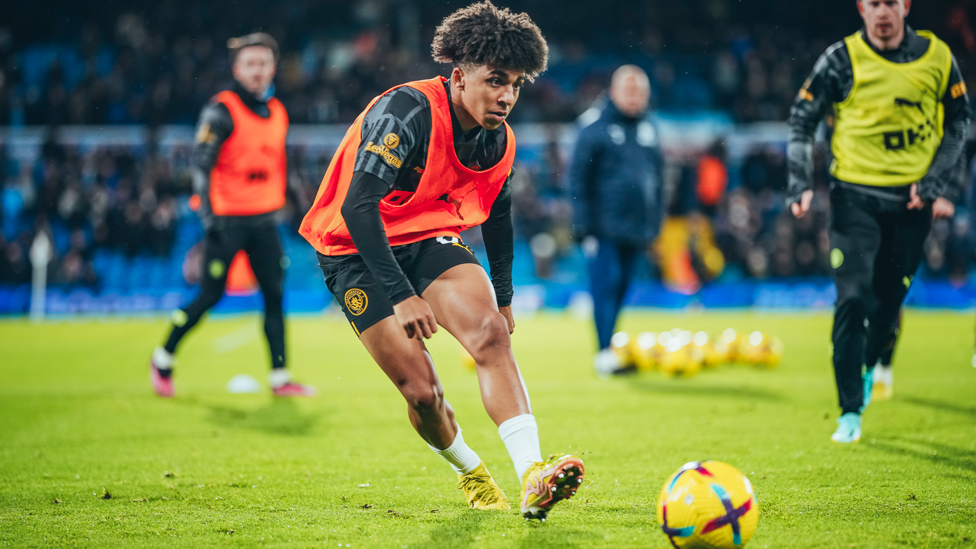 RONDO RICO : Lewis gets ready for his first Premier League start.