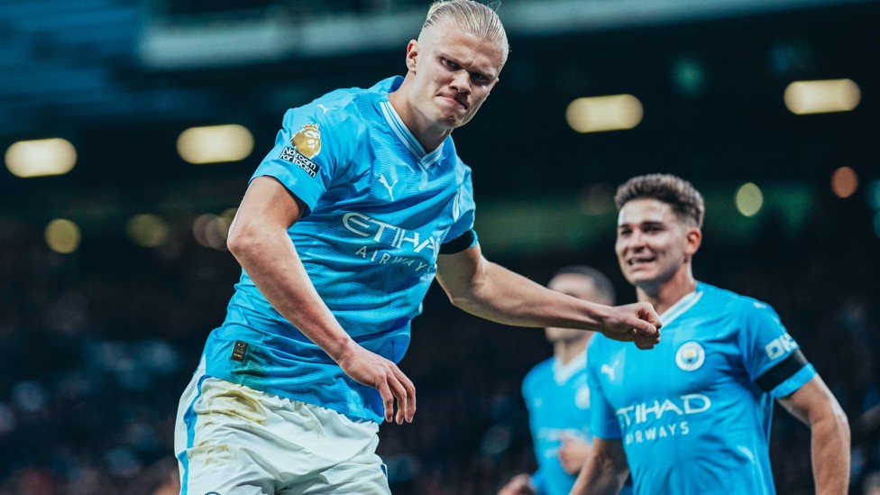 Manchester United (away)  : Header. Inside the box