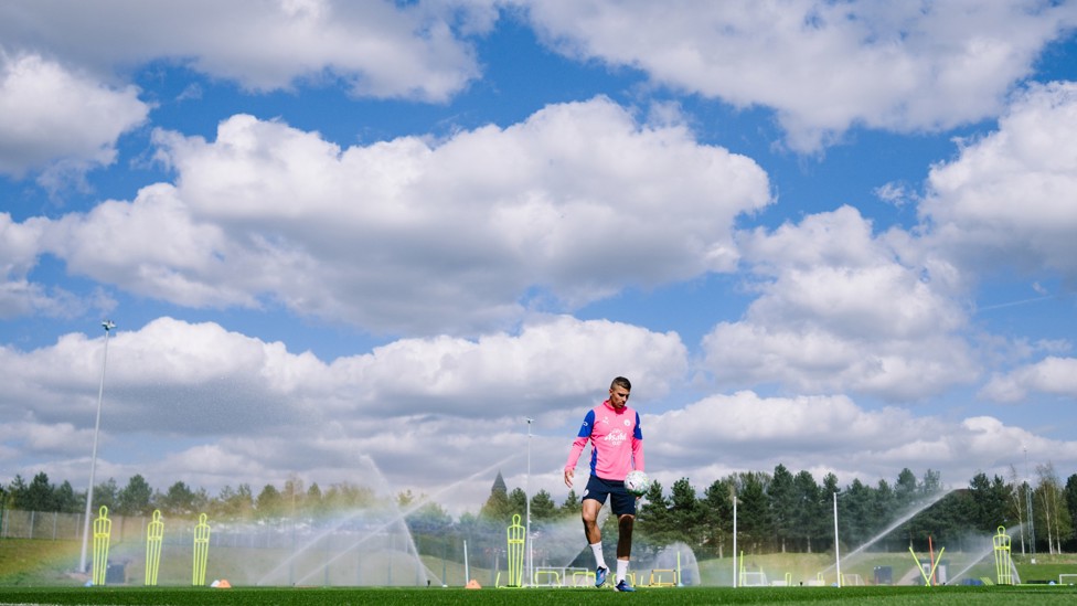 UNDER CLOUDY SKIES : Rodri takes a touch