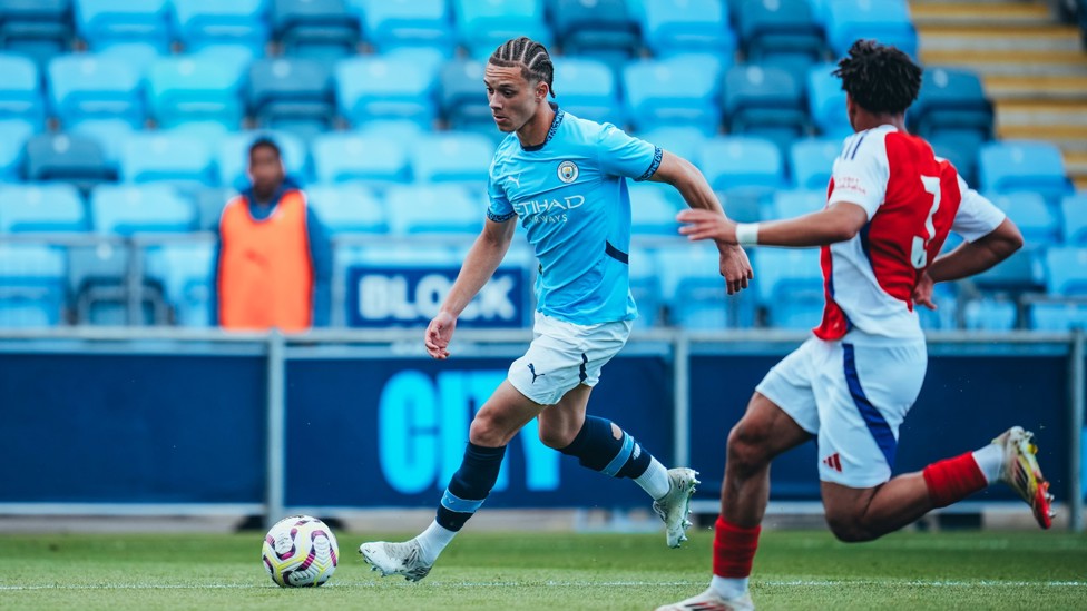 ON THE FRONT FOOT : Matty Henderson-Hall looks to carve out an attack.