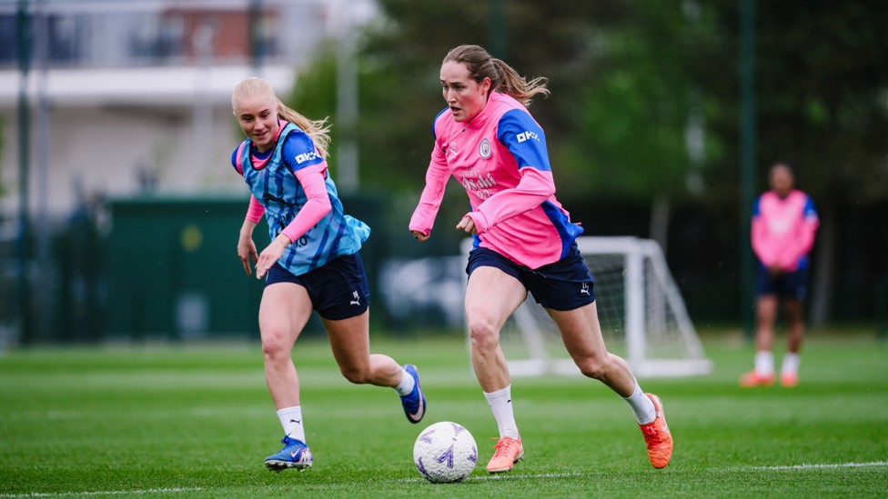 DRIVING FORCE : Sydney Lohmann is chased by Laura Blinkilde Brown