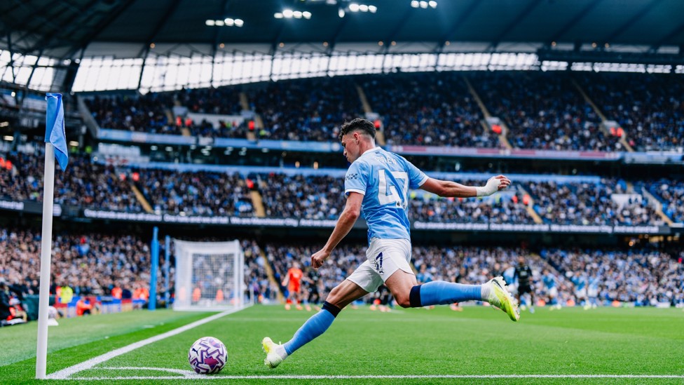 SET-PIECE SPECIALIST : Foden on corner duties.