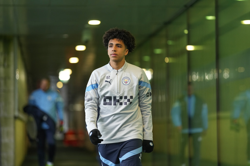 A JOIA  : Rico Lewis em mais um dia de muito trabalho no City Football Academy.