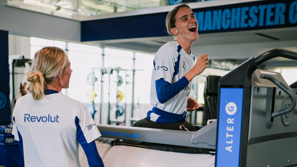 POSITIVITY  : Alex Greenwood and Vivianne Miedema are happy to be back!