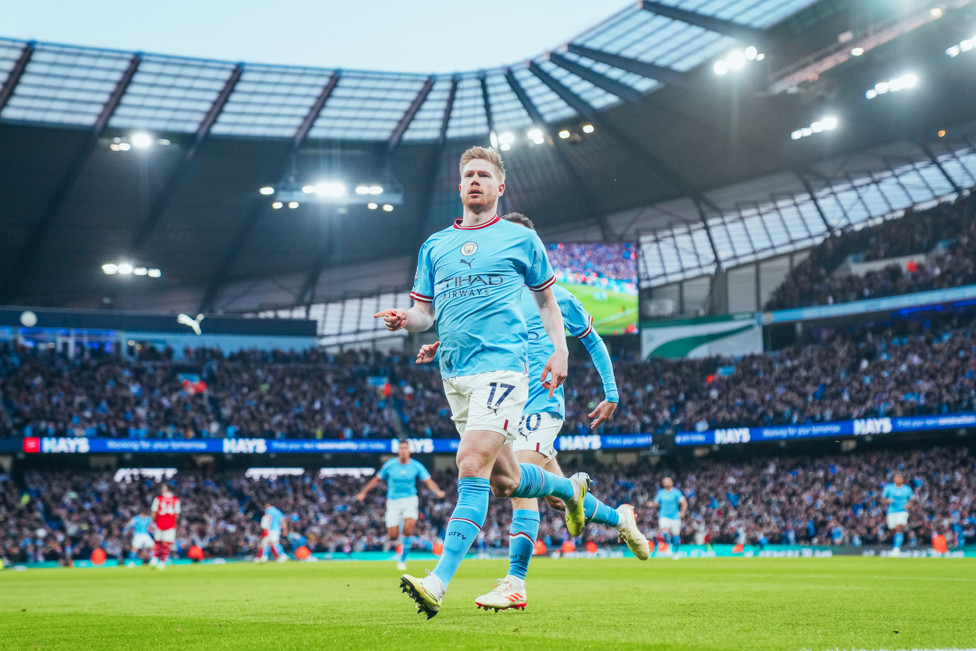 KDB comandou o 4 a 1 diante do Arsenal.