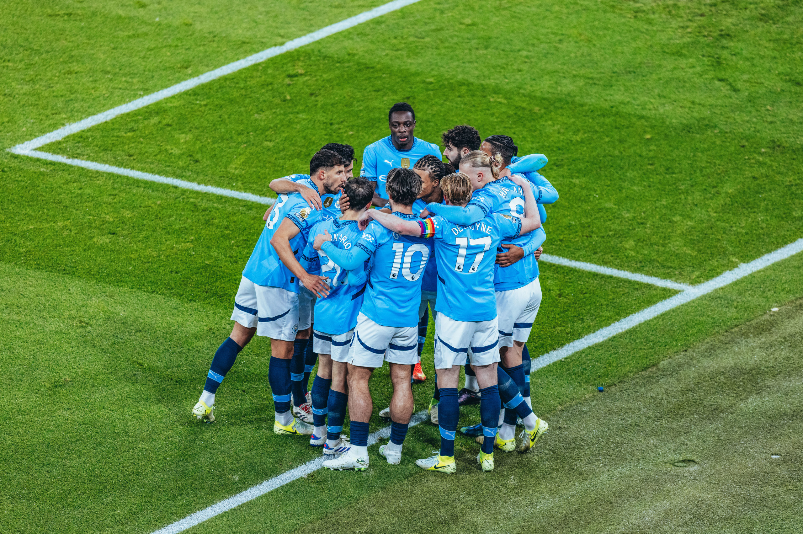 City bate o Forest e volta a vencer na Premier League 