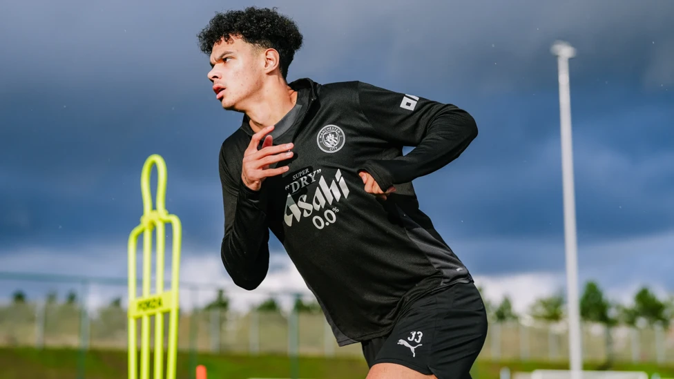 RUNNING MAN : Nico O'Reilly working hard