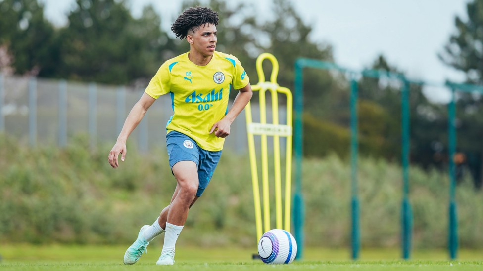 ON THE BALL : Rico Lewis in action