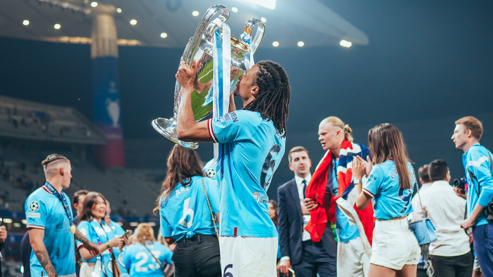 PASSION : Nathan Ake gives the trophy a kiss