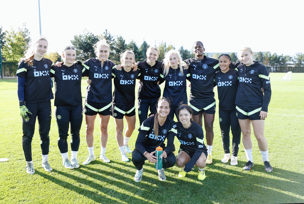 SQUAD GOALS : A team gathering at the end of the session