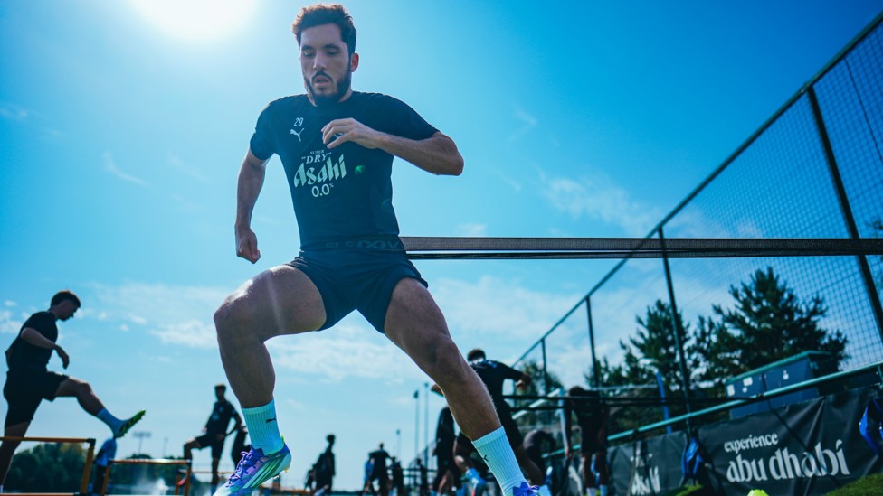 HUSTLING : Rayan Cherki bursts towards the cameraman