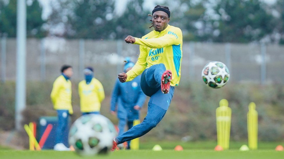 CURL IT HOME : Doku aims for the far corner