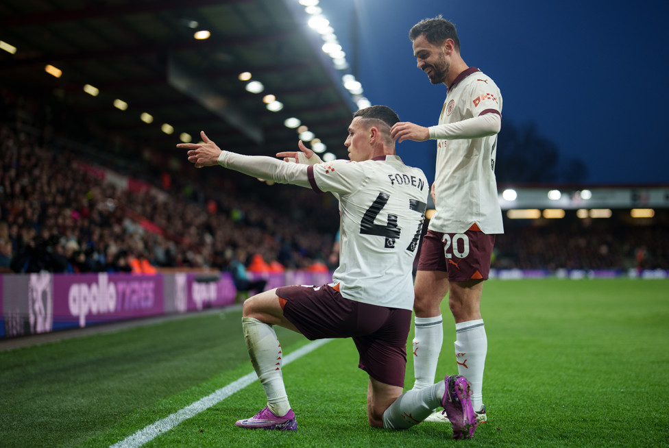 PHIL FODEN COMEMORA GOL CONTRA O BOURNEMOUTH NO VITALITY STADIUM