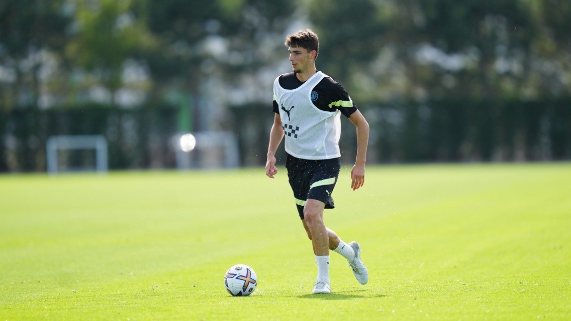 Burns set for Hull loan switch