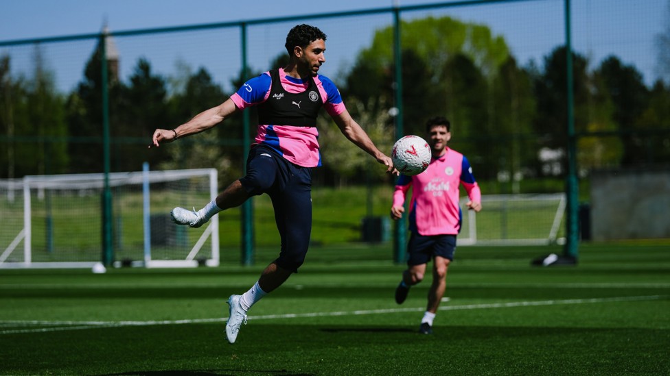 ON THE VOLLEY : Omar Marmoush meets the cross