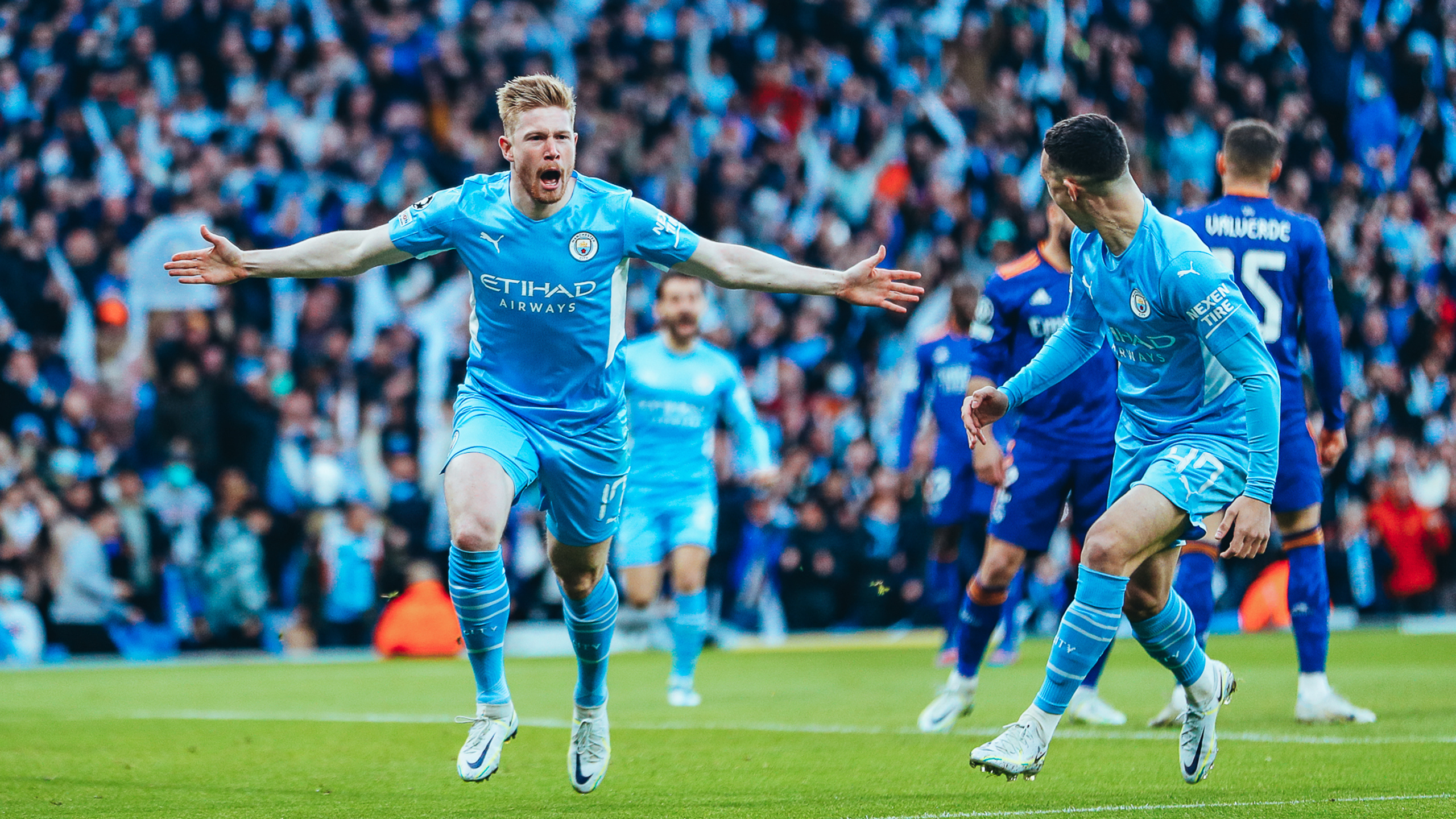City edge seven-goal thriller in Champions League classic