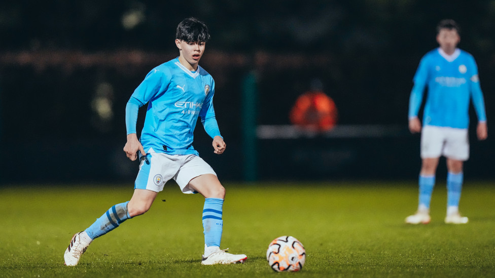 PULLING THE STRINGS : Dan Batty looks to begin another City attack.