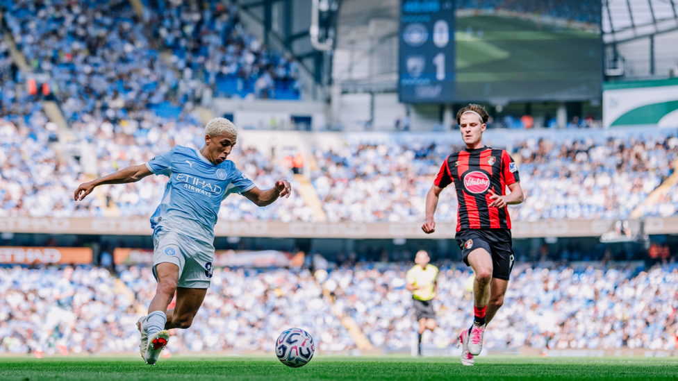 LIVELY LEWIS : On the ball.
