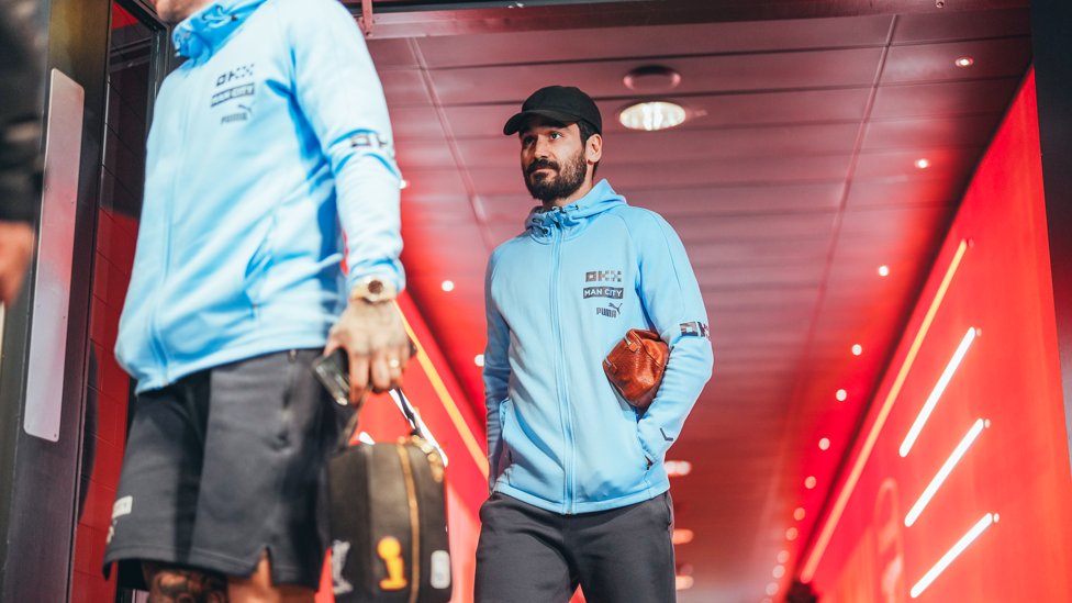 SKIPPER : Gundogan arrives.