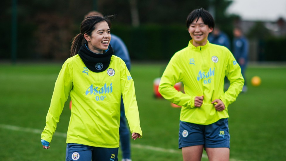 NADESHIKO  : Hasegawa and Aoba Fujino take a pause.