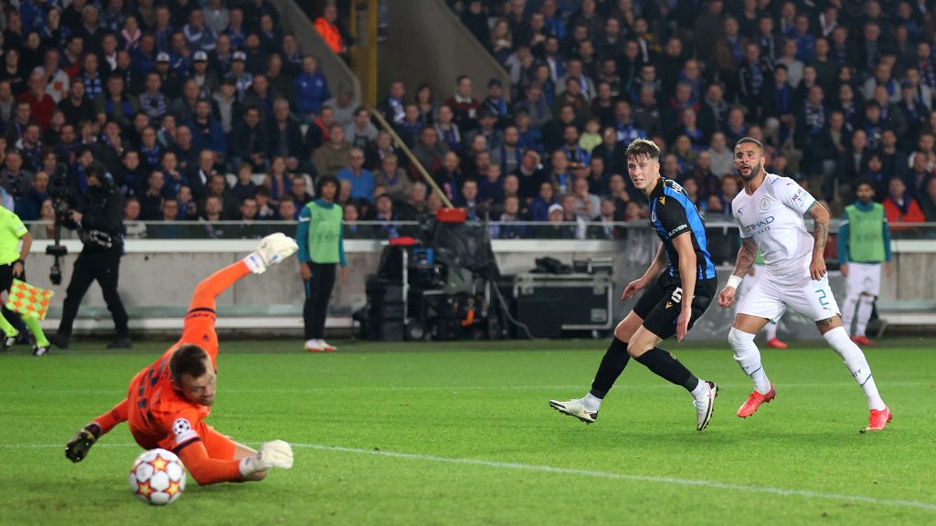 TIGA: Kyle Walker membuat City unggul 3-0