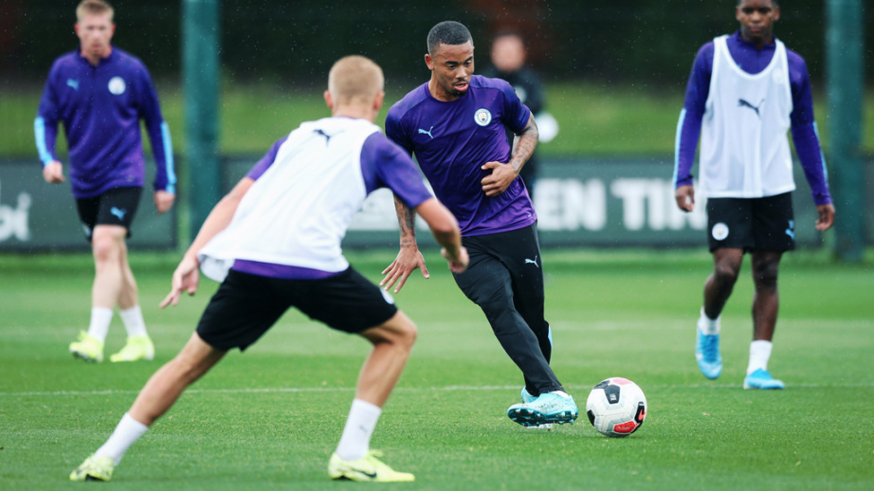 GIFT OF THE GAB : Gabriel Jesus switches the play