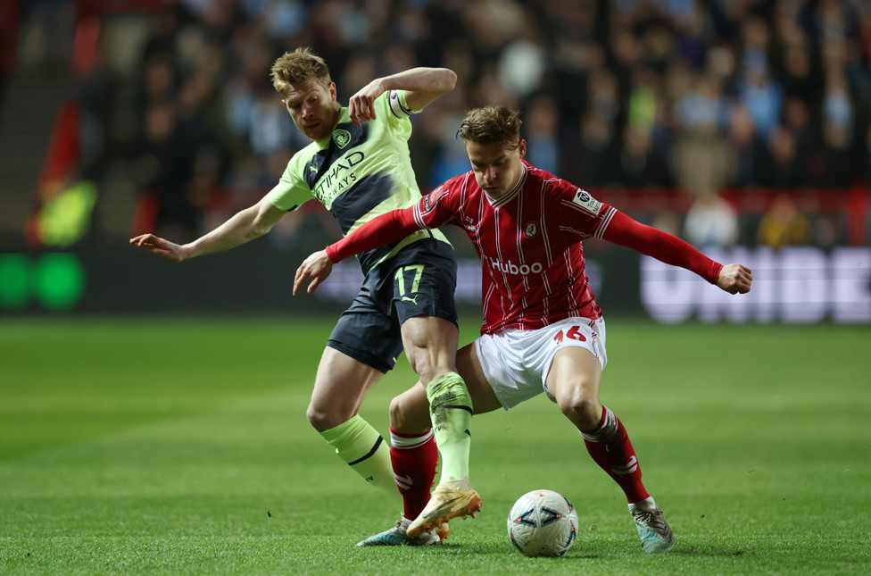 DE VOLTA AO TIME  : De Bruyne começou jogando contra o Bristol após ficar de fora das últimas duas partidas. 