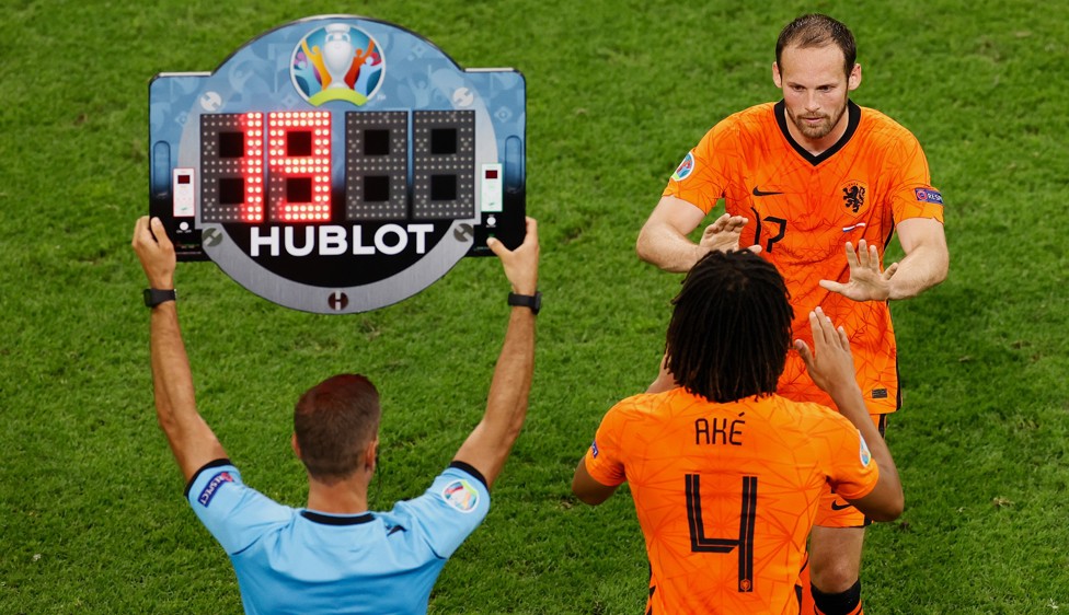 AKÉ. : Clasificado con Países Bajos para los octavos de final.