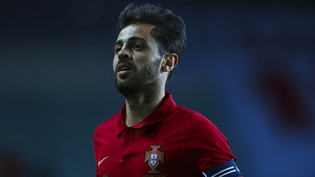 Bernardo dá assistência em goleada de Portugal