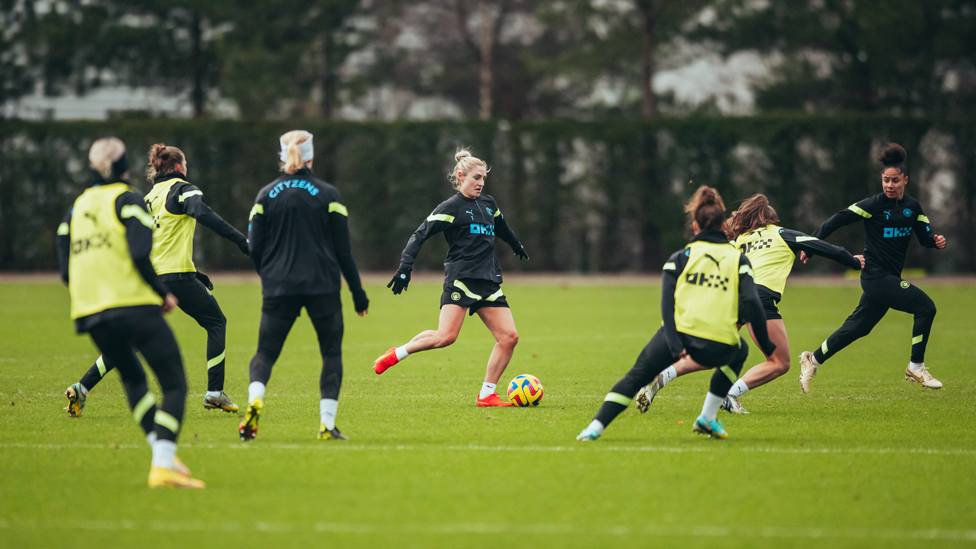 MIDFIELD MAESTRO : Laura Coombs plays the pass