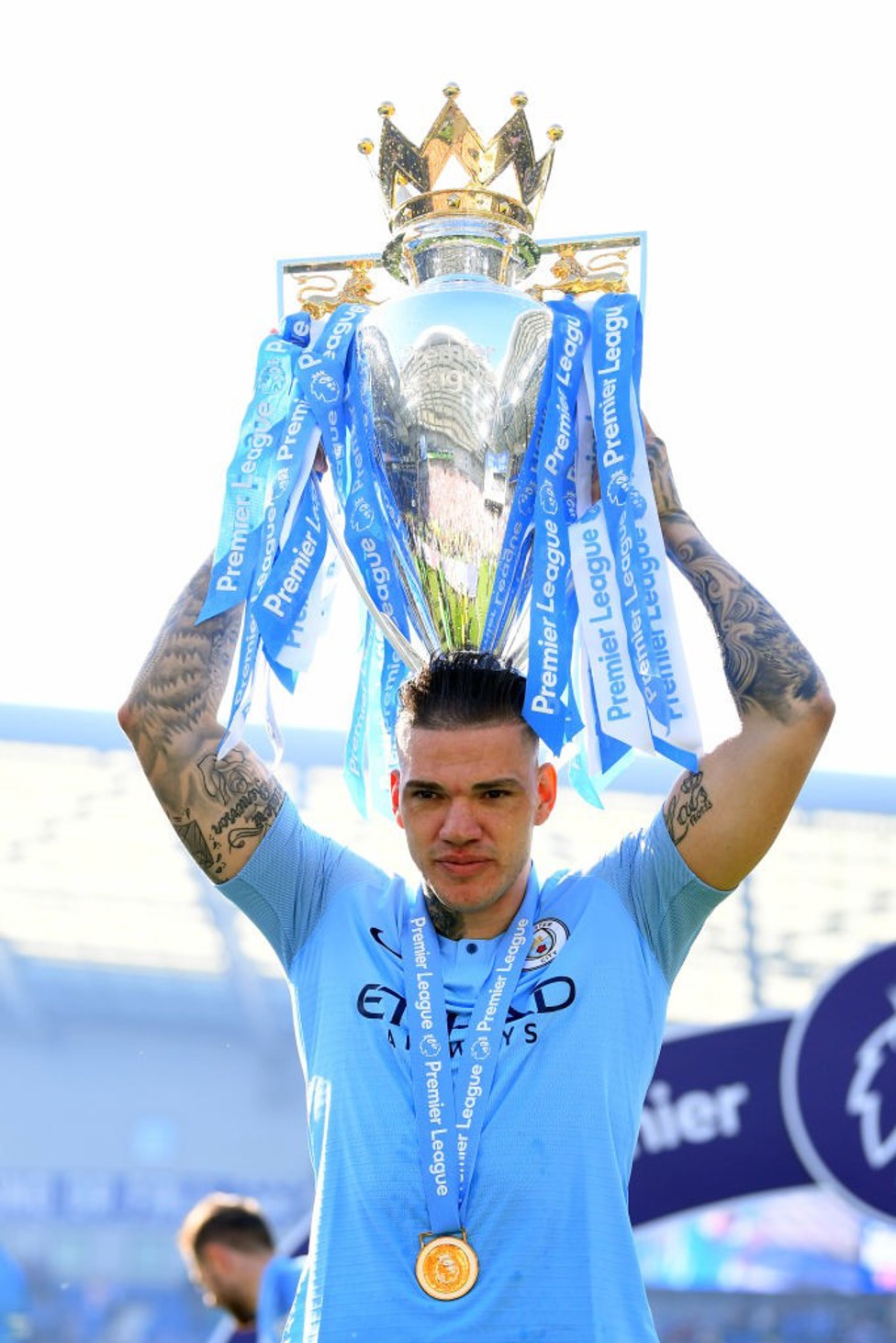 PIALA LAINNYA: Ederson dan City kembali menjadi juara setelah sukses meraih gelar 2019