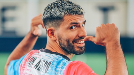 Sergio Aguero révèle le vainqueur du concours de design de maillots PUMA