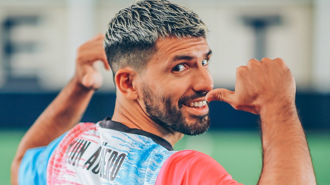 Sergio Aguero révèle le vainqueur du concours de design de maillots PUMA