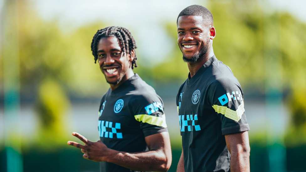 'YOUNGSTERS' : Josh Wilson-Esbrand dan Luke Mbete menyapa kamera
