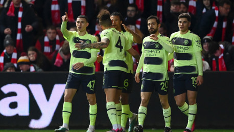 Phil Foden e De Bruyne brilham e City vai às quartas da Copa da Inglaterra 