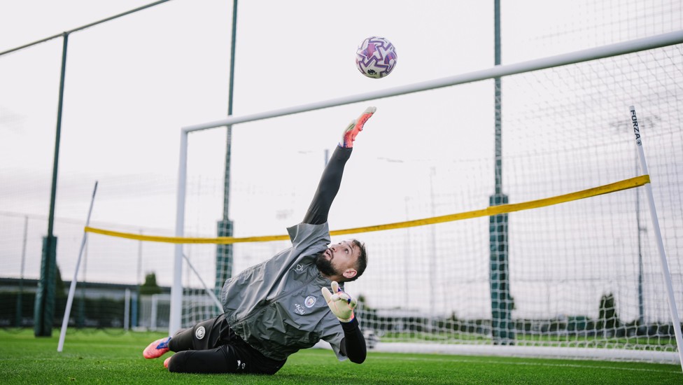 Fingertips! : Another fine save from Gigi