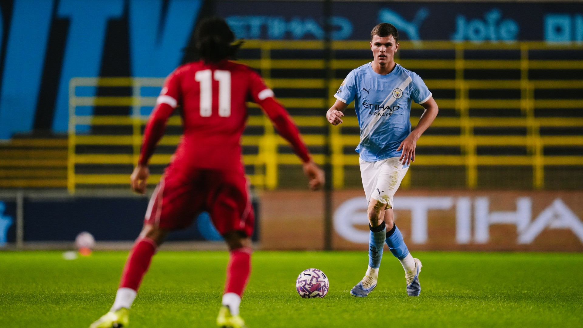 HP : Harrison Parker looks to initiate an attack from the back. 