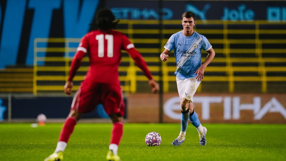 HP : Harrison Parker looks to initiate an attack from the back. 