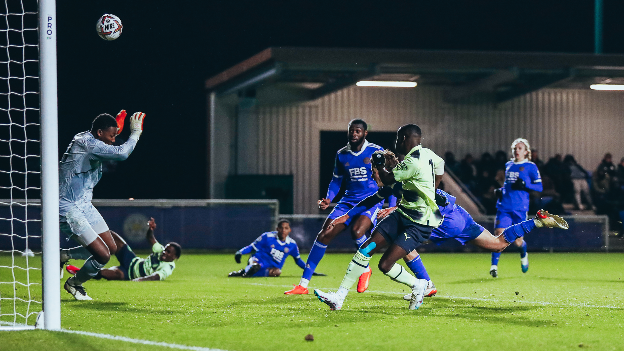 Stubborn Leicester hold out EDS 