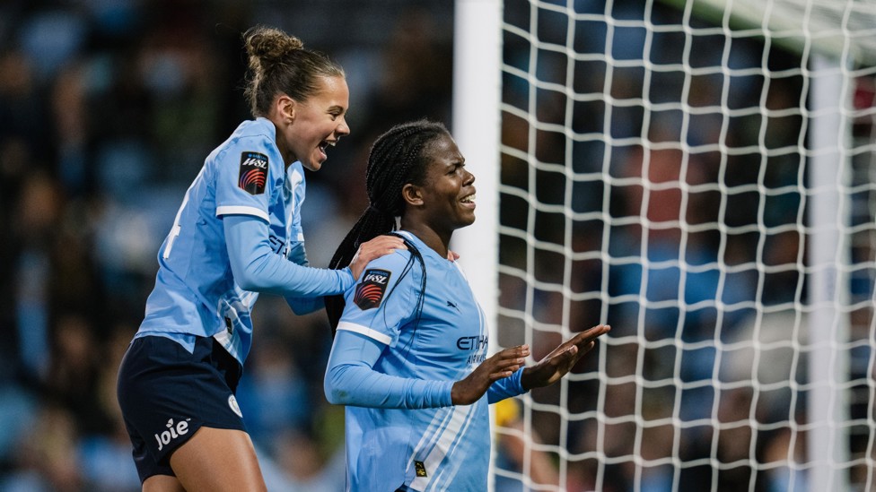 REA-SHAW-ANCE : Bunny Shaw calms the crowd after her equaliser