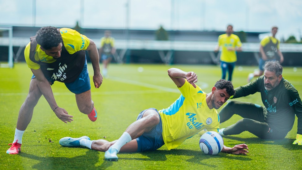 SLO-MO? Everything seems to have come to a halt as Matheus Nunes and Omar Marmoush keep their eye on the ball